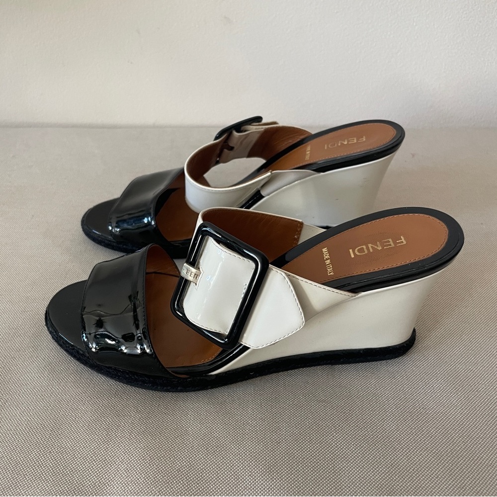 Fendi patent leathers wedge heels sandals open toe size 8 1/2 raffia